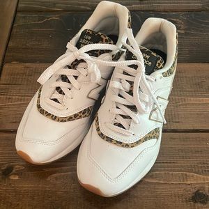 Like New! Women’s New Balance - Size 8.5